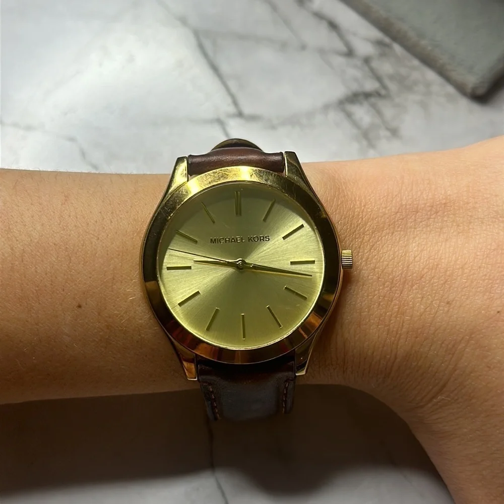 Michael Kors Womens Classic Gold Wristwatch